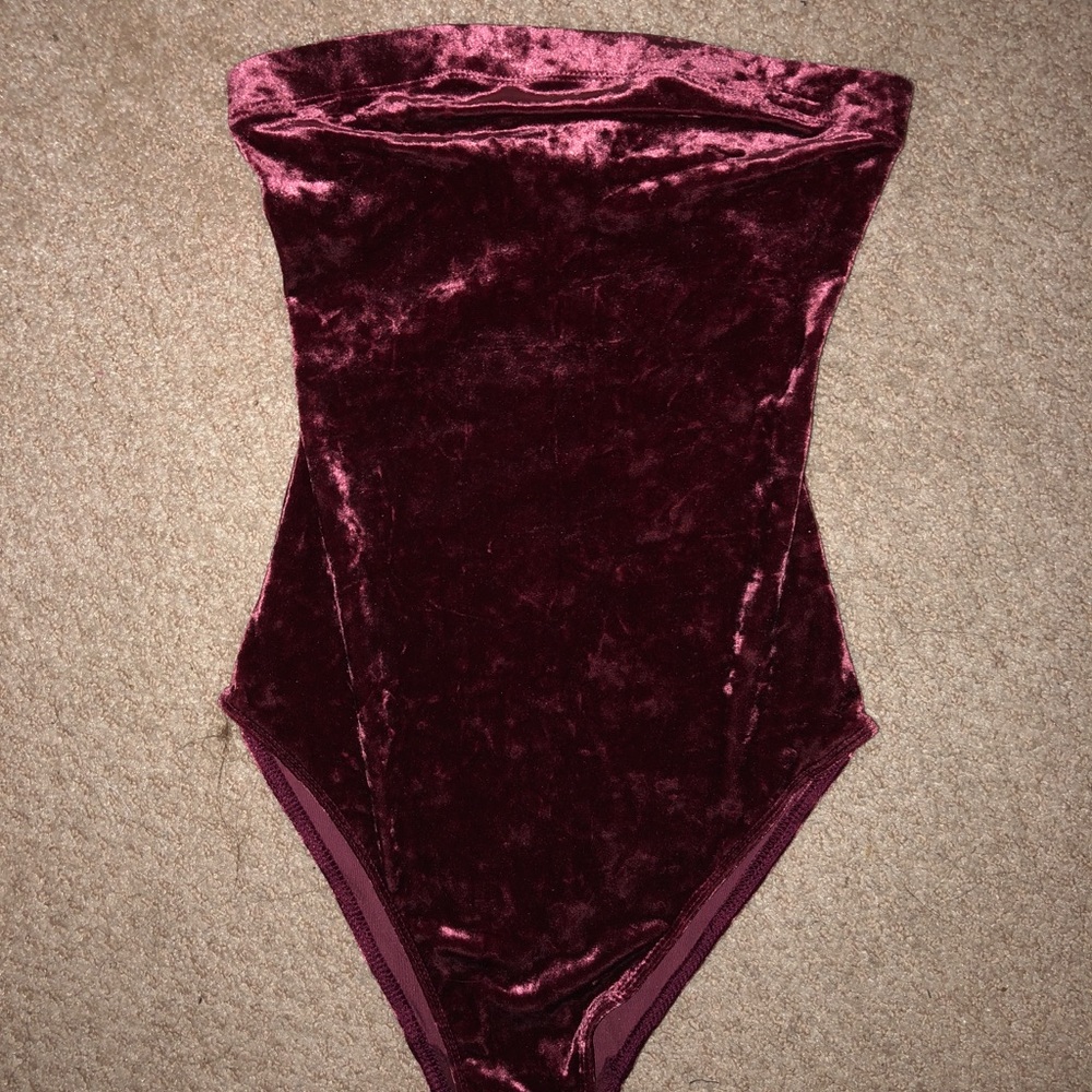 URBAN OUTFITTERS CRUSHED VELVET BODYSUIT